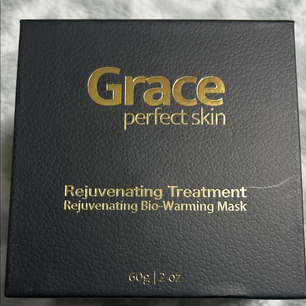 Grace Rejuvenating Bio-Warming Mask in Black and Gold